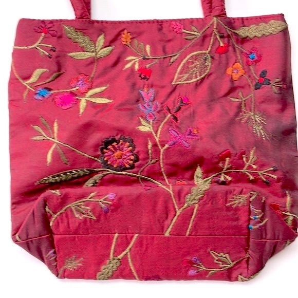 Accessorize London Silk floral embroidery, fully lined mini handheld, NWOT - Picture 3 of 12